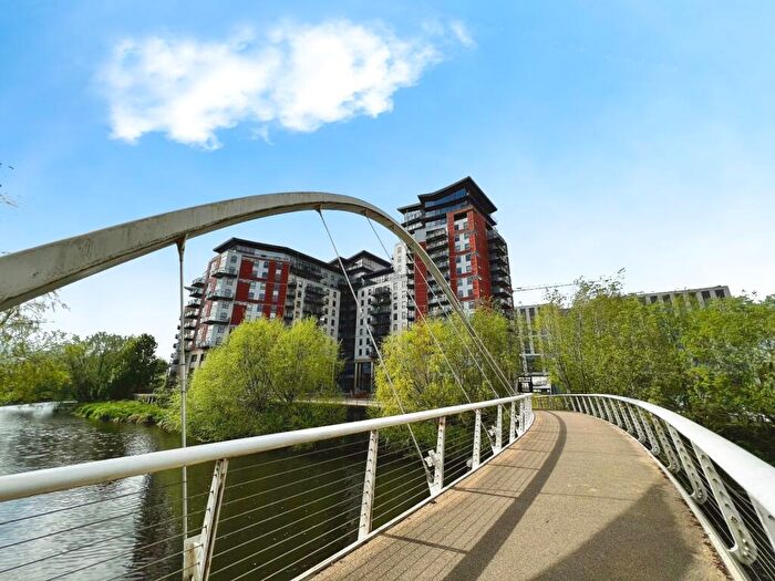 2 Bedroom Flat To Rent In Riverside Way, Leeds, West Yorkshire, LS1