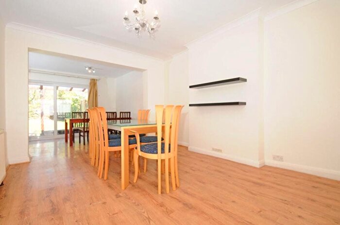 3 Bedroom Semi-detached House To Rent In Nethercourt Avenue, Woodside Park, N3