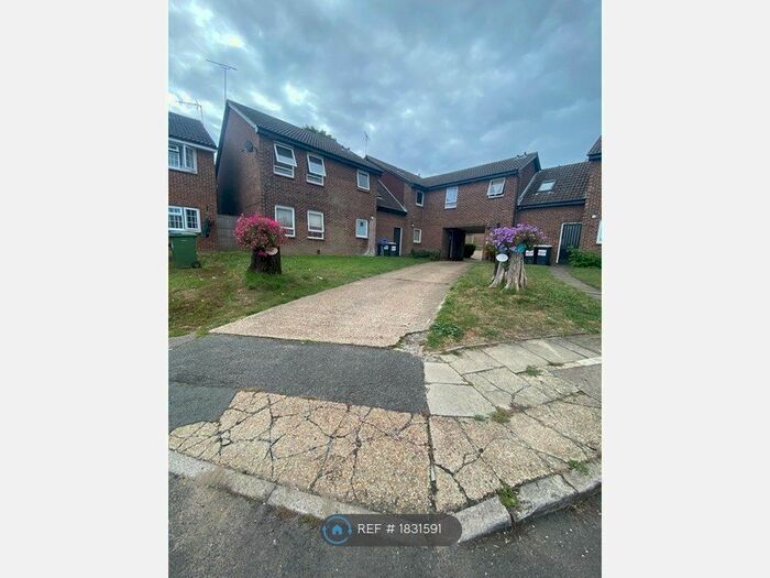 Studio To Rent In Wyatt Road, Crayford, Dartford, DA1