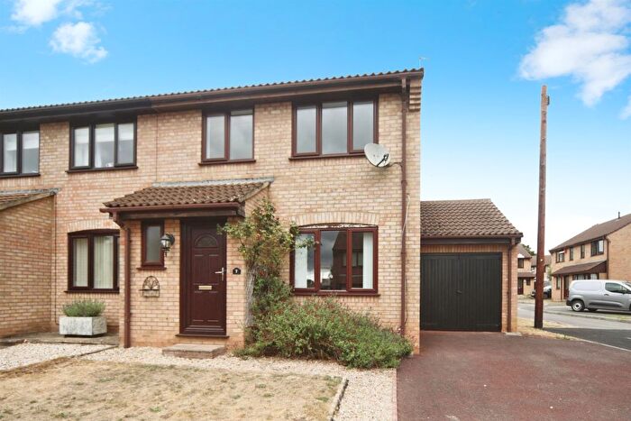 3 Bedroom Semi-Detached House For Sale In Kirke Grove, Taunton, TA2