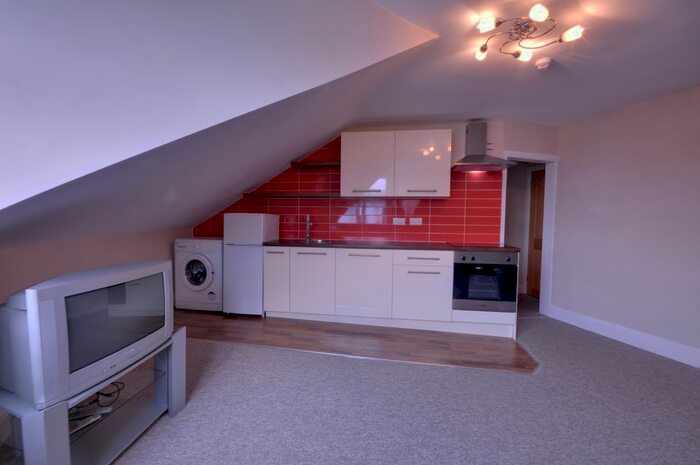 Studio To Rent In Flat, - Belle Vue Road, Southbourne, Dorset, BH6
