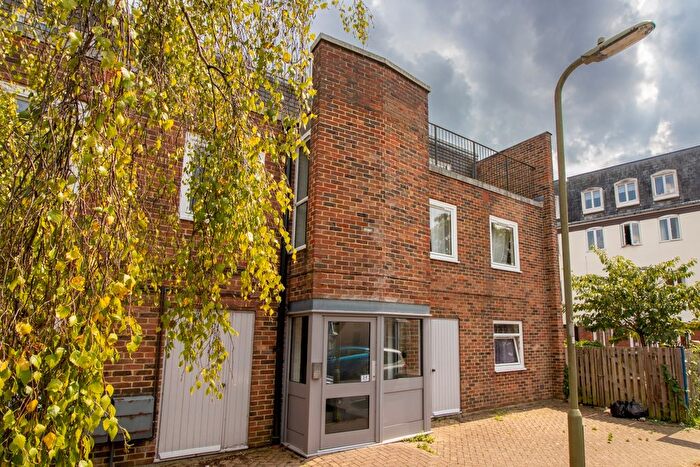 4 Bedroom Flat To Rent In Lower Brook Street, Winchester, Hampshire, SO23