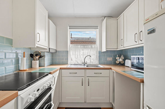 2 Bedroom Apartment For Sale In Wareham, Dorset, BH20 - Photo 3