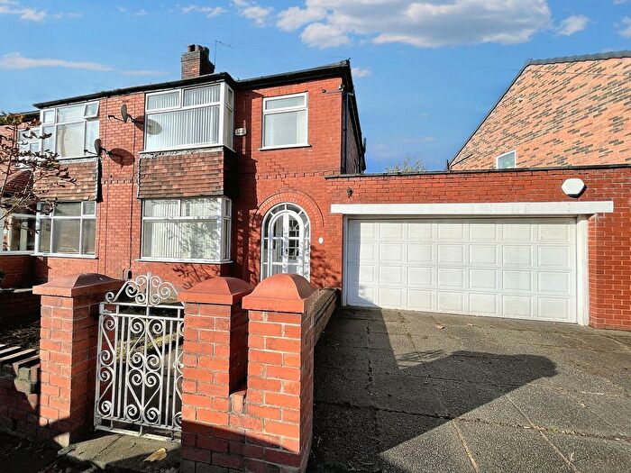3 Bedroom Semi Detached House For Sale In Wentworth Road, Swinton, M27