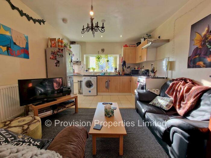 2 Bedroom Flat To Rent In Cardigan Road, Headingley, Leeds, LS6