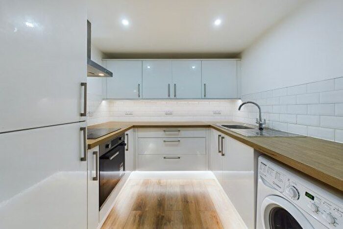 2 Bedroom Flat To Rent In Albert Road, Plymouth, PL2