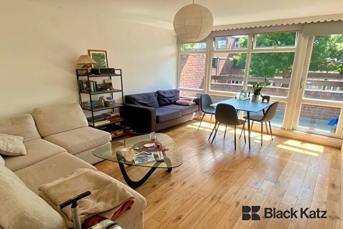 3 Bedroom Flat To Rent In Thessaly Road, Stockwell/Vauxhall/Battersea, SW8