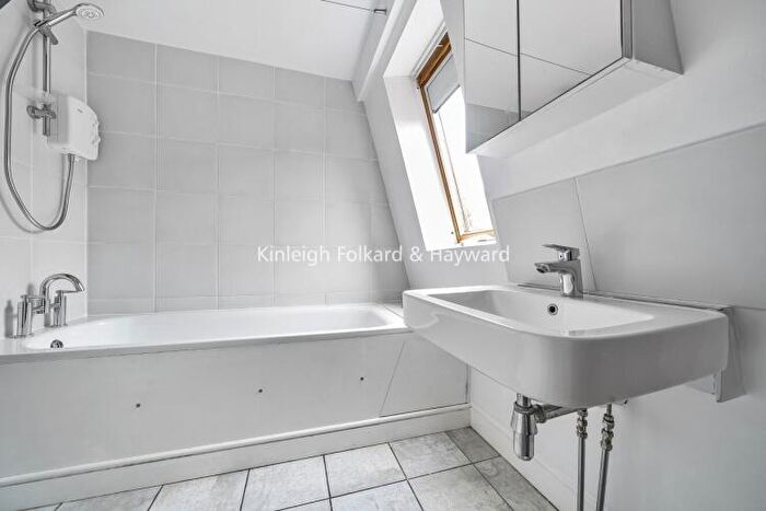 2 Bedroom Apartment To Rent In Rosendale Road London, SE21