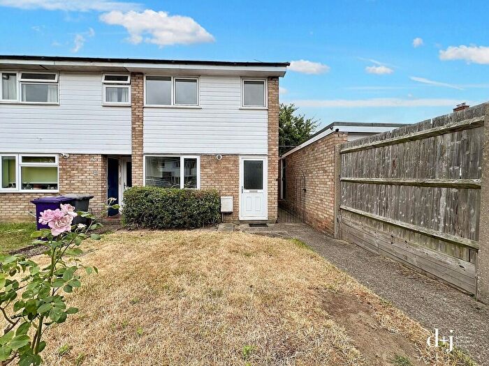 3 Bedroom End Of Terrace House To Rent In Bunyan Close, Pirton, SG5