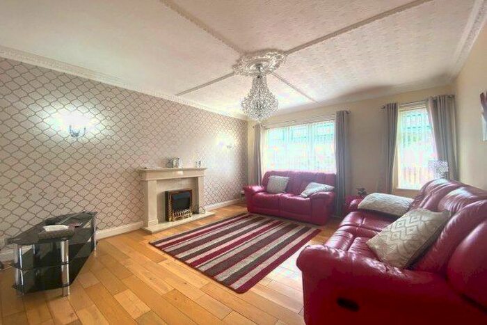 3 Bedroom Bungalow To Rent In Sheaf Lane, Birmingham, B26