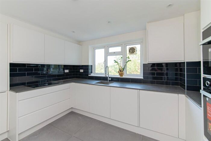 3 Bedroom Flat To Rent In Wickliffe Avenue, Finchley, N3