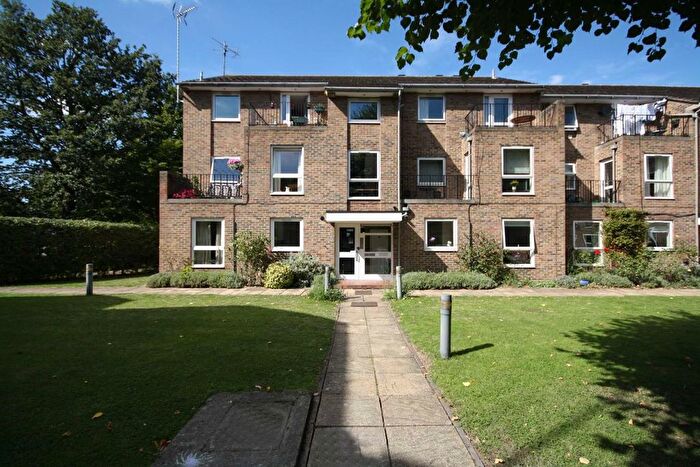 1 Bedroom Flat To Rent In Garfield Road, Twickenham, TW1
