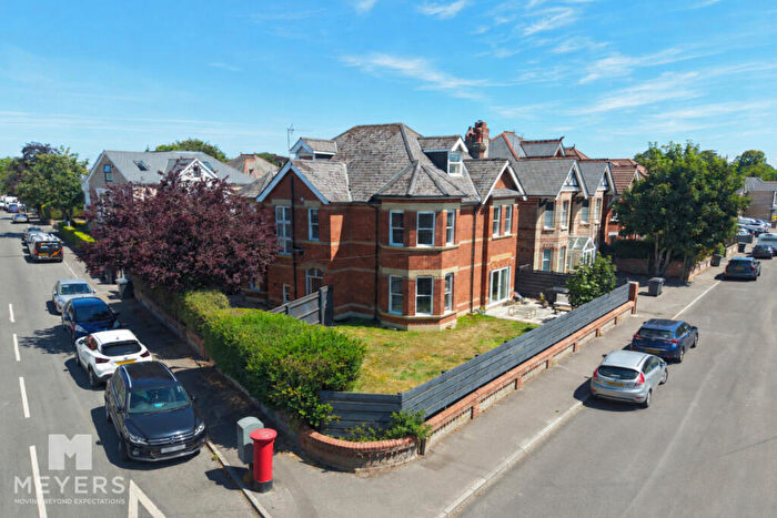 2 Bedroom Flat To Rent In Westbourne Park Road, Bournemouth, BH4
