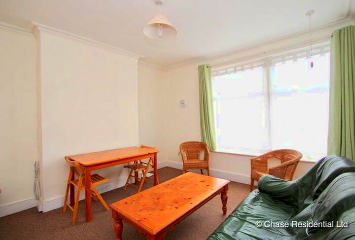 2 Bedroom Maisonette Flat To Rent In Welldon Crescent, Harrow, HA1