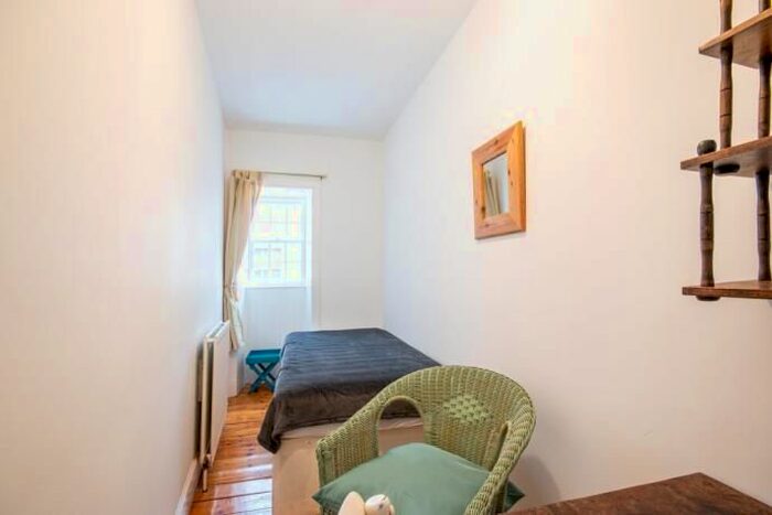 2 Bedroom Flat To Rent In Robertsons Close, Edinburgh, EH1