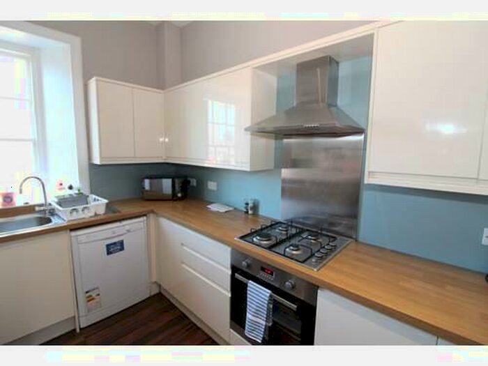 5 Bedroom Flat To Rent In St Patrick Square, Edinburgh, EH8