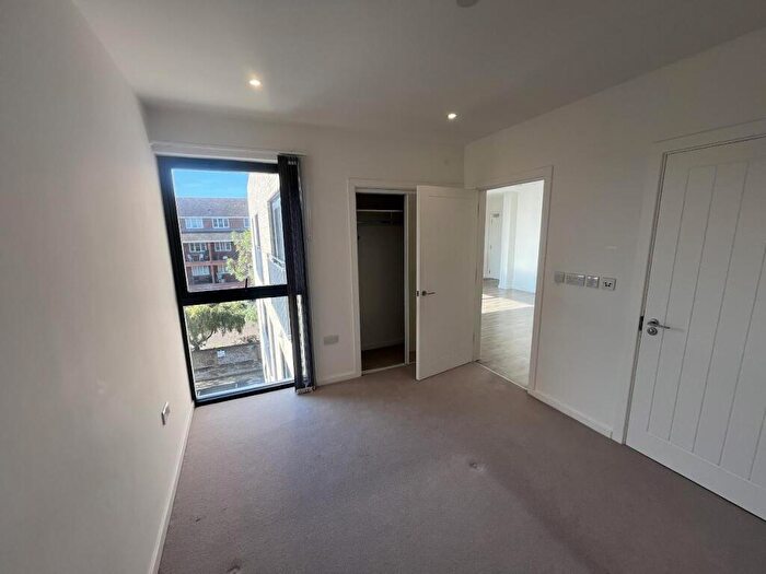 1 Bedroom House To Rent In Oak End Way, Gerrards Cross, SL9