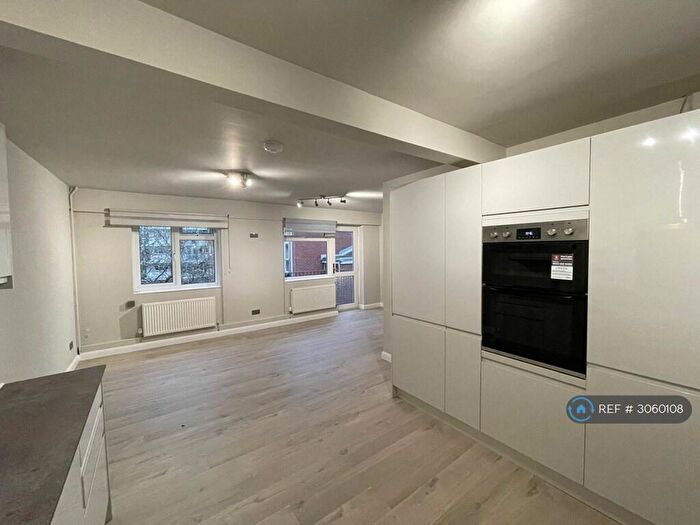 3 Bedroom Maisonette To Rent In St Mary's Square, Gloucester, GL1