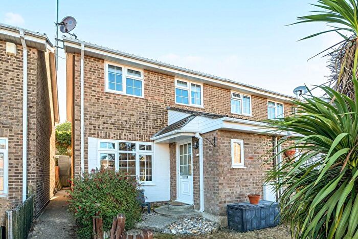 3 Bedroom End Of Terrace House For Sale In Samber Close, Lymington, SO41