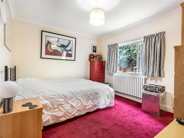 2 Bedroom Apartment For Sale In White Hart Lane, London, N22