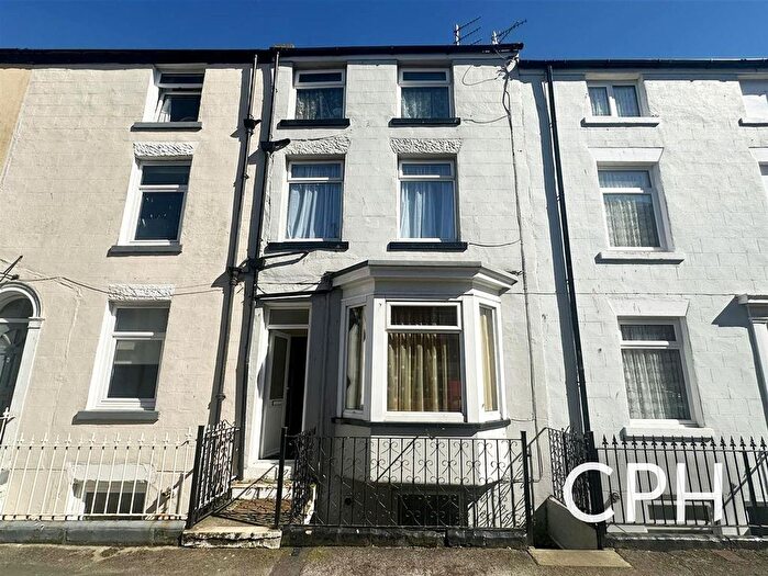 4 Bedroom Property For Sale In Bedford Street, Scarborough, YO11