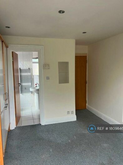 Studio To Rent In Audley Road, London, NW4