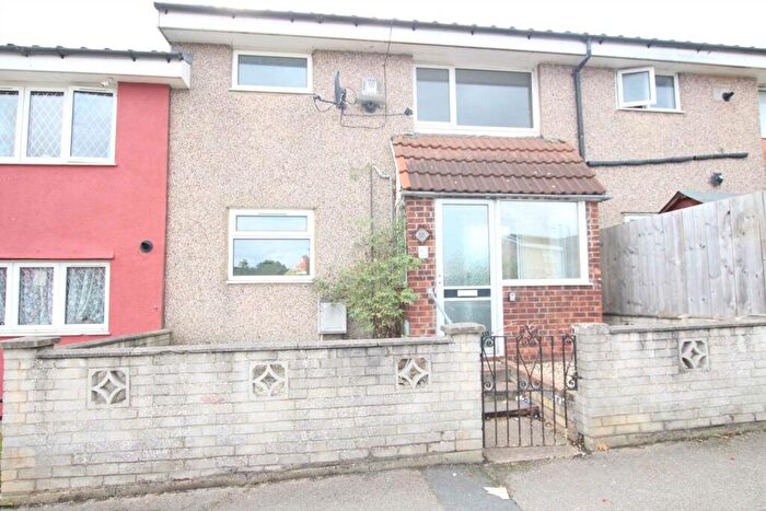 3 Bedroom Semi-Detached House To Rent In Enstone Garth, Hull, HU7