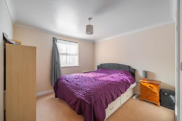 2 Bedroom Flat For Sale In Swindon, Wiltshire, SN25
