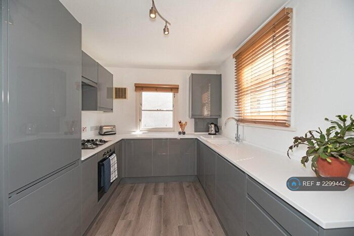 2 Bedroom Flat To Rent In Lavender Hill, London, SW11