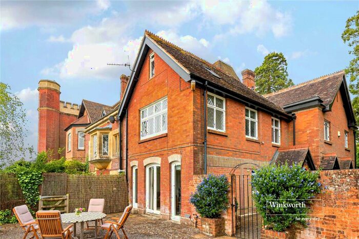 4 Bedroom Town House For Sale In Ossemsley, Christchurch, Hampshire, BH23
