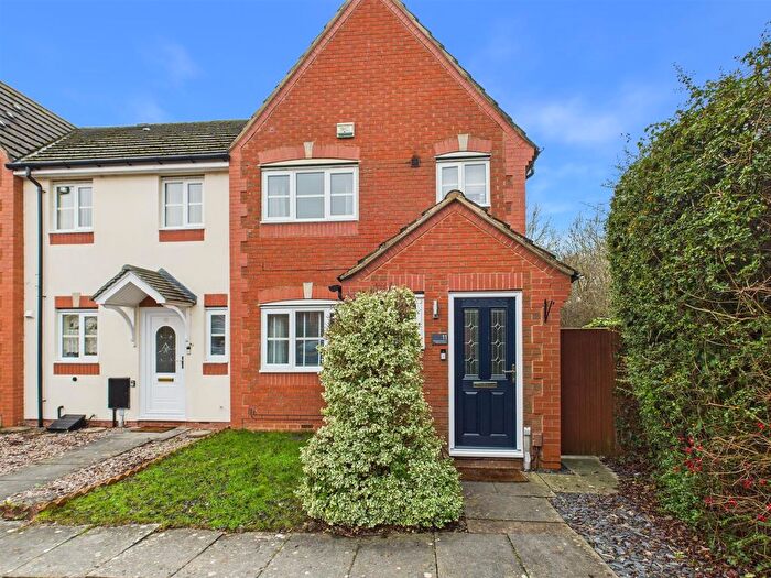 3 Bedroom End Of Terrace House For Sale In Hathorn Road, Hucclecote, GL3