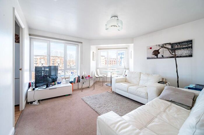 2 Bedroom Flat To Rent In Windsock Close, Canada Water, London, SE16