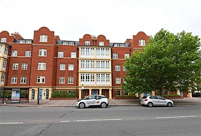 2 Bedroom Flat To Rent In Hurley Court, High Road, North Finchley, N12
