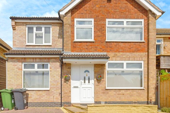 5 Bedroom Semi-Detached House For Sale In Queensgate Drive, Birstall, Leicester, Leicestershire, LE4