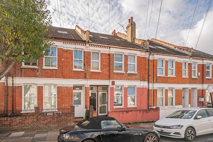 2 Bedroom Maisonette To Rent In Gilbey Road, Tooting Broadway, London, SW17