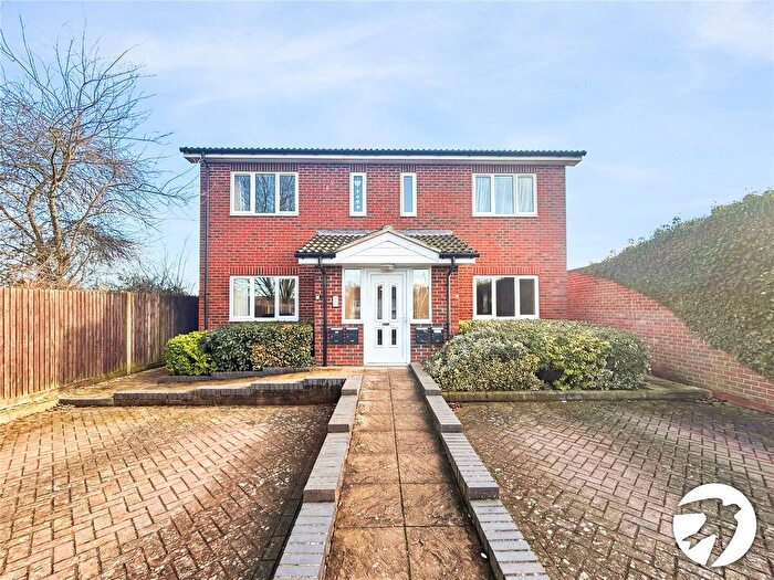 1 Bedroom Flat To Rent In Lunsford Lane, Larkfield, Aylesford, Kent, ME20