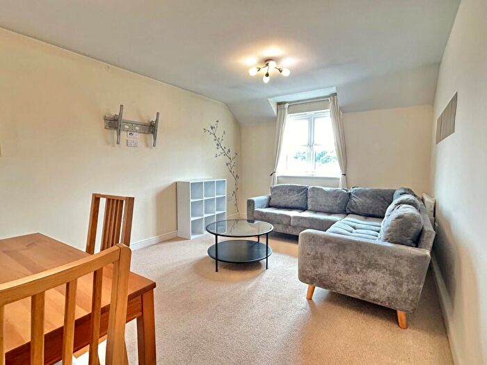 2 Bedroom Flat To Rent In Montgomery Avenue, Far Headingley, Leeds, LS16