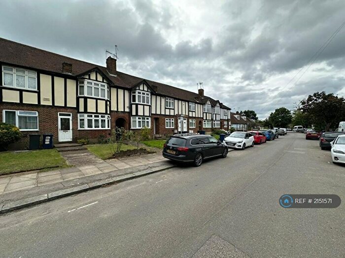 2 Bedroom Flat To Rent In London, London, NW4