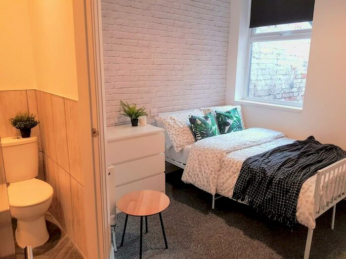 6 Bedroom Terraced House To Rent In Esher Road, Liverpool, Merseyside, L6