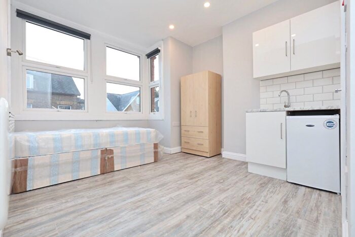 Studio To Rent In Pownall Road, Hounslow, TW3