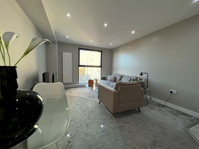 1 Bedroom Apartment To Rent In Victoria Avenue, Southend-On-Sea, SS2