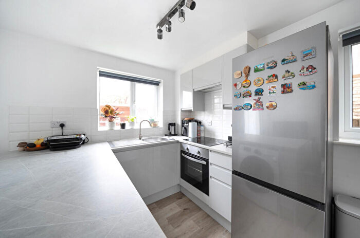 1 Bedroom House To Rent In Redwood Way, Barnet, EN5