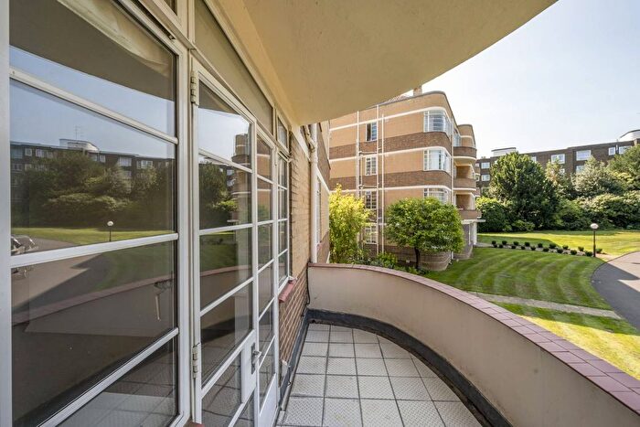 3 Bedroom Flat To Rent In Heath Rise, Putney, London, SW15