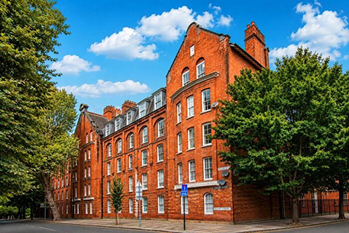 3 Bedroom Flat For Sale In Palissy Street, Shoreditch, E2