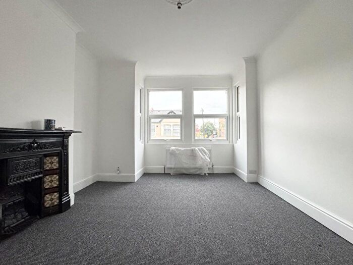 2 Bedroom Flat To Rent In Manor Road, London, SE25