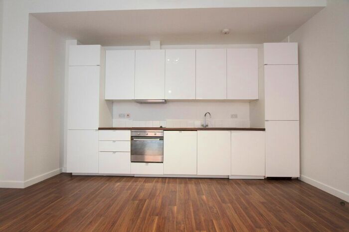 2 Bedroom Flat To Rent In Parsons Street, Banbury, Oxon, OX16