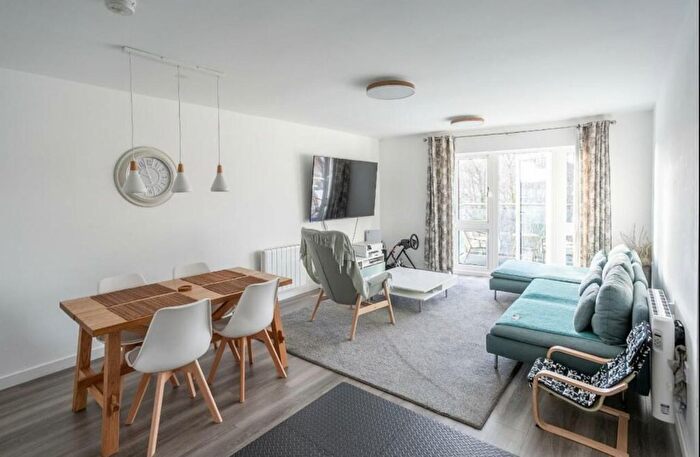 3 Bedroom Flat To Rent In Lancaster House, Frogmore Road, HP3
