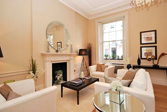 3 Bedroom Flat To Rent In West Eaton Place, Sloane Square, Belgravia, SW1X