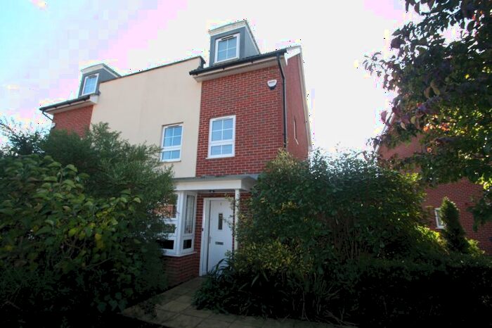 4 Bedroom Town House To Rent In Cambrian Way, Worthing, BN13