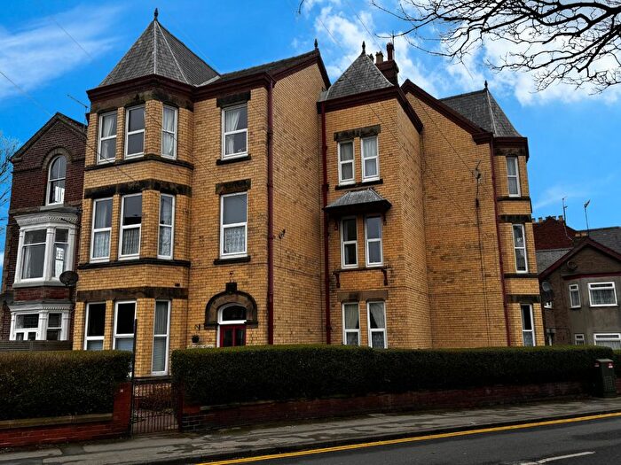 2 Bedroom Flat To Rent In Bed Second Floor Flat, St. Georges Avenue, Bridlington, YO15